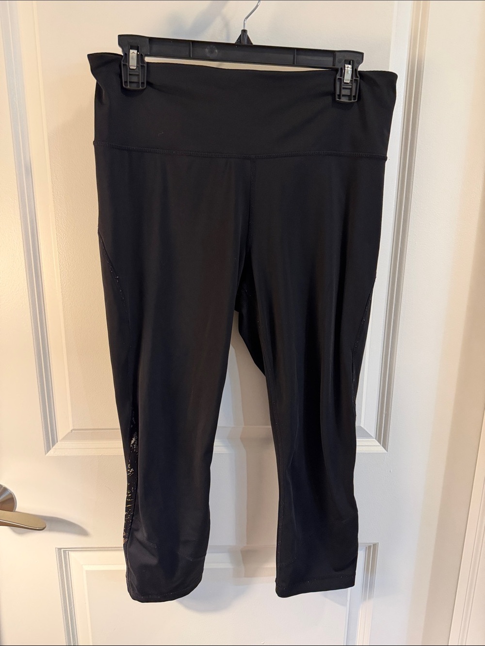 Kirkland Signature Black Cropped High-Waist Capri Leggings